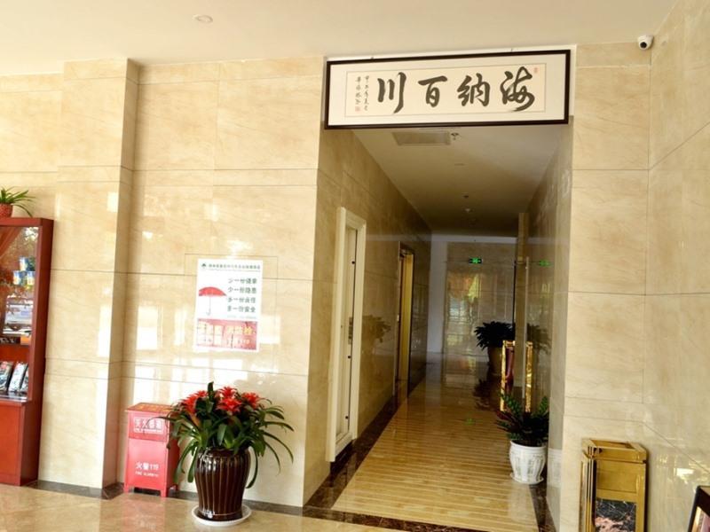 Greentree Inn Shandong Qingdao Jiaozhou Bus Terminal Station Hai'Er Avenue Express Hotel מראה חיצוני תמונה